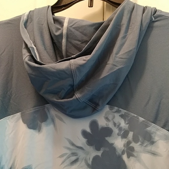 Lightweight hoodie  by Under Armor - Picture 6 of 6